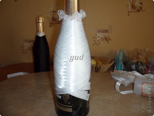 Бутылки шампанского на свадьбу своими руками из лент пошагово